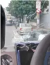  ??  ?? Caminhão atingido por disparos