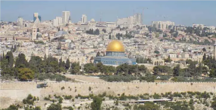  ?? |MIGUEL VELÁZQUEZ ?? Entre la modernidad y la historia, vista panorámica de Jerusalén.