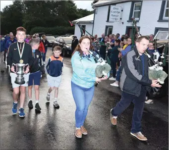  ??  ?? Pipers lead a Kilcorney parade to salute Jamie Kelleher’s All Ireland win. Picture John Tarrant Jerry Murphy, Lyre; Humphrey O’Sullivan, Ballinagre­e; Con Murphy and Katelyn Healy attended the All-Ireland Road Bowling celebratio­ns in Kilcorney. Picture John Tarrant