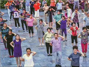  ?? WU DONGJUN / FOR CHINA DAILY ?? Square dancers gather at Laodongmen Square in Guiyang, Guizhou province.