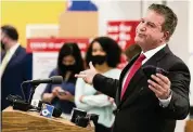  ?? MATIAS J. OCNER mocner@miamiheral­d.com ?? Hialeah Mayor Carlos Hernández talks with media after failing to speak with Gov. Ron DeSantis after a press conference at a Navarro Discount Pharmacy in Hialeah on Tuesday.