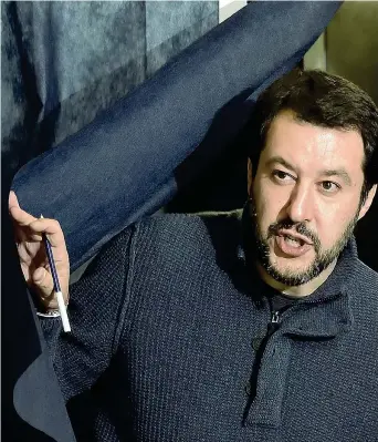  ??  ?? A Milano Il segretario della Lega Matteo Salvini, 44 anni, si è presentato al seggio ieri pomeriggio