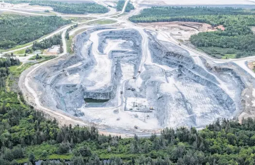  ?? RAYMOND PLOURDE ?? St. Barbara Ltd.'s Moose River gold mine is seen from the air. An economic impact analysis of the company's proposed Cochrane Hill gold mine has been released.