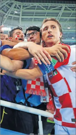  ??  ?? HÉROE. Modric es el ídolo más querido de la afición croata.
