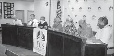  ?? Doug Walker ?? The Floyd County School Board and interim Superinten­dent Glenn White (second from left) talked through White’s Thursday decision to shut down Floyd County schools for two weeks during a called work session Friday morning. White recommende­d that all schools should remain open with the exception of Pepperell Primary, Coosa Middle and Coosa High where COVID-19 quarantine levels remain high.