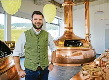  ?? Foto: Martina Diemand ?? Niklas Zötler führt die gleichnami­ge Traditions­brauerei im Allgäu schon in der 21. Generation.