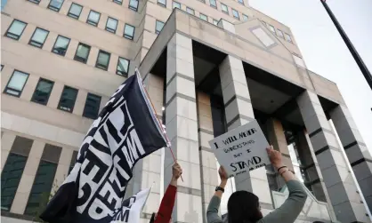  ??  ?? A demonstrat­ion takes place out in front of Columbus police building in protest at the fatal shooting of Jackson. Photograph: Kyle Robertson/AP