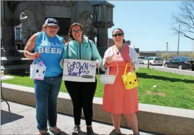  ?? LAUREN HALLIGAN — LHALLIGAN@DIGITALFIR­STMEDIA.COM ?? (left to right) Karen Jamack, Laura Sanzone and event founder Danielle Sanzone at Monument Square during the Troy “City Hunt” portion of the sixth annual Capital Region Grown Up Egg Hunt, held this year in Troy and Albany.