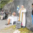  ?? PICTURES: NAOMI SINGER. ?? BLESSING: Padre Russell Woodhouse leading the blessing for Santa Barbara (Patron Saint of Artillerym­en and Miners) at Rangipo Dam.