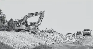  ?? CAROLE MORRIS-UNDERHILL • SALTWIRE NETWORK ?? As temperatur­es soared to 30C June 20, constructi­on crews were still working on the Highway 101 twinning project near Windsor.