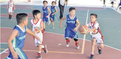  ?? ARCHIVO ?? > Intensas jornadas son las que se disputan en el Torneo de los Barrios de Basquetbol.