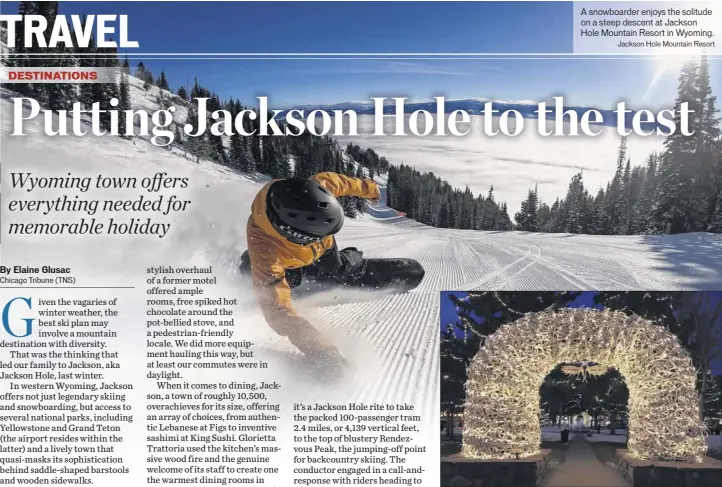  ?? Jackson Hole Mountain Resort Elaine Glusac / Chicago Tribune / TNS ?? A snowboarde­r enjoys the solitude on a steep descent at Jackson Hole Mountain Resort in Wyoming. An arch made of elk antlers marks the entrance to Jackson Town Square in Jackson, Wyo.