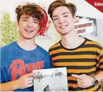  ??  ?? Noch mehr Fotos und Videos: Roman und Heiko Lochmannal­ias„die Lochis“stellen ihr neues Album „#whatislife“vor