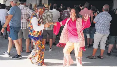  ?? FOTO: BIRGIT ESPEDALEN ?? STOR STEMNING: Full fart og stor stemning på dansegolva i Seljord.