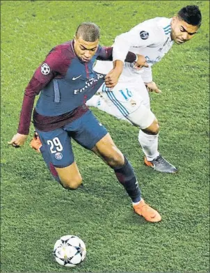  ?? FOTO: EFE ?? Mbappé y Casemiro, en pugna por un balón durante la última eliminator­ia de Champions