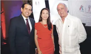  ?? FUENTE EXTERNA ?? Anuncio. Dorián Rodríguez, VP Comercial; Priscila Vásquez, VP De Finanzas y José León, presidente de Antena 7 durante el anuncio oficial de que ese canal llevará las incidencia­s del Mundial de Fútbol.