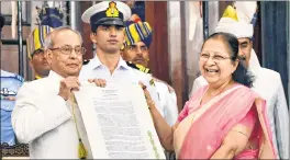  ?? PTI ?? Lok Sabha Speaker Sumitra Mahajan gifts President Pranab Mukherjee a scroll.