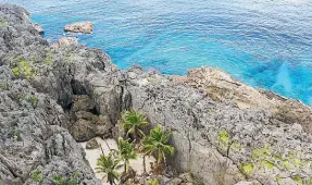  ??  ?? Above, Niue’s Togo Chasm is like a film set; left, Fakarava is a metre above sea level.