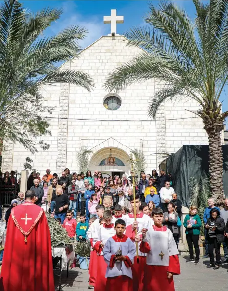  ?? Getty Images ?? Gaza’s Christians celebrate Palm Sunday in the premises of the Holy Family Church in the Palestinia­n enclave
