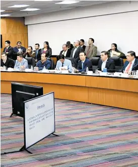  ??  ?? Sesión de la Comisión de Hacienda en la Cámara de Diputados.