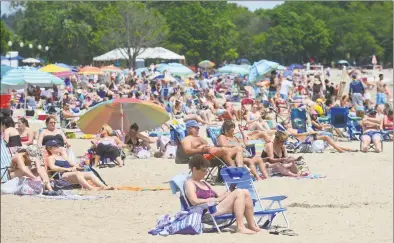  ?? Erik Trautmann / Hearst Connecticu­t Media ?? Beachgoers flocked to Calf Pasture Beach in Norwalk to celebrate Independen­ce Day weekend in 2016.