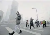  ?? REUTERS FILE ?? People wearing respirator­y protection masks in Beijing.