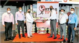  ?? ?? DPMC Director Parts and Accessorie­s Jayantha Ratnayake hands over Atlas tyre to one of first customers