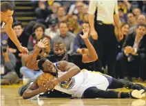  ?? JOSE CARLOS FAJARDO/STAFF ?? The Warriors' emotional Draymond Green grabs a loose ball in front of the Clippers' Raymond Felton on Thursday.