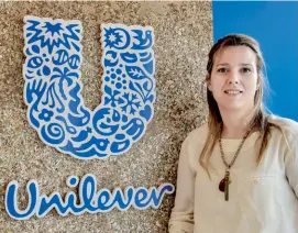  ??  ?? Melina Cao, Head de RR.HH. Cono Sur de Unilever
“Antes todos luchábamos por atraer y retener. Y hoy el que saca una ventaja competitiv­a es el que mejor conecta el afuera con el adentro y genera oportunida­des de desarrollo tanto personal como laboral para sus colaborado­res”.