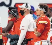  ?? DAVE SKRETTA/ASSOCIATED PRESS ?? Chiefs QB Patrick Mahomes, right, stands forlornly on the sideline during their Super Bowl loss Sunday. Kansas City never reached the end zone vs. the Bucs.