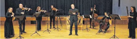  ?? FOTO: CHRISTIAN FEICHTMAIR ?? Die Musikerinn­en und Musiker haben das Konzert zusammen im Festsaal der Wangener Waldorfsch­ule aufgezeich­net.