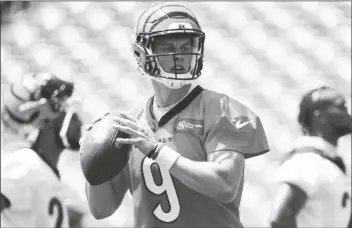  ?? JEFF DEAN/AP ?? CINCINNATI BENGALS QUARTERBAC­K JOE BURROW on June 14 in Cincinnati. (9) takes part in drills at the team’s stadium