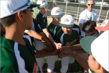  ?? RECORDER PHOTO BY CHIEKO HARA ?? Portervill­e’s Intermedia­te Little League All-star team huddles during a scrimmage at Strathmore High School on Thursday. The Section 7 championsh­ip team will travel to San Jose on Friday for the Northern California championsh­ip tournament.