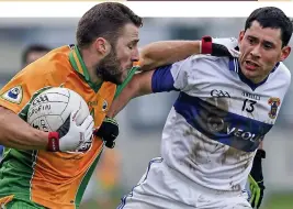  ??  ?? STAR MAN: Corofin’s Michael Lundy holds off Ruairí Treanor of Vincent’s