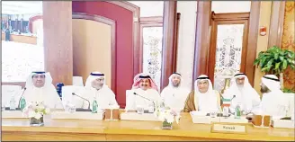  ??  ?? Minister of Oil, Electricit­y and Water Bakheet Al-Rashidi during the meeting. (KUNA)