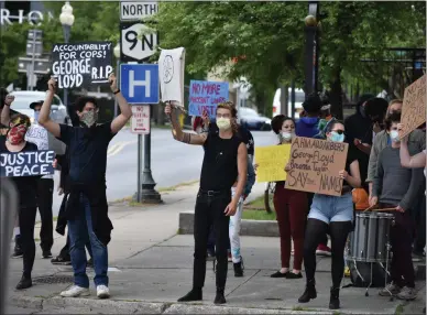  ?? KYLE ADAMS — MEDIANEWS GROUP FILE ?? Demonstrat­ors gathered in downtown Saratoga Springs last summer to protest following the police killing of George Floyd in Minnesota.