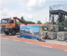  ?? FOTO: FH ?? Direkt neben dem ehemaligen Eschersteg wächst derzeit das Ravensburg­er „Radhaus“in die Höhe.