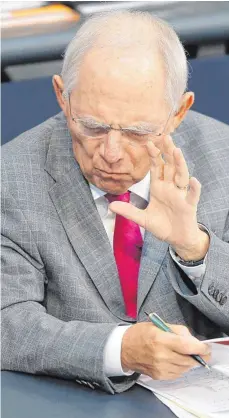  ?? FOTO: DPA ?? Bundesfina­nzminister Wolfgang Schäuble (CDU) kam bei der Neuregelun­g des Finanzausg­leichs den Ländern entgegen.