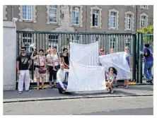  ??  ?? L’an passé, les parents d’élèves de l’école Robert-Doisneau (ici devant l’inspection académique à Nantes) s’étaient déjà mobilisés pour une ouverture de classe.