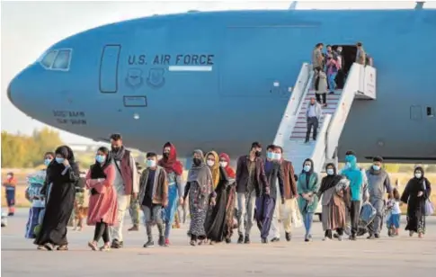  ?? // AFP ?? Llegada ayer de un avión del Ejército de EE.UU. a la base de Rota con refugiados afganos