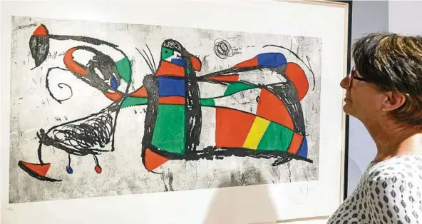  ?? Foto: Michael Reichel, dpa ?? Nach Andy Warhol kommt Joan Miró in das Kunsthaus nach Apolda: Die Radierung „Tres Joan“() ist in der Ausstellun­g „Joan Miro – Poetische Welten“zu sehen.  klein- und großformat­ige Radierunge­n, Lithografi­en und Zeichnunge­n des Künstlers stellen...