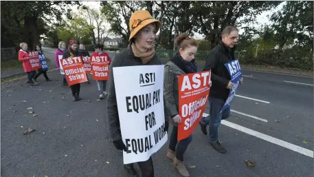  ?? Photo Domnick Walsh Eye Focus ?? Teachers on the picket line at Kerry’s largest Secondary School, Mercy Mounthawk in Tralee, during last Thursday’s ASTI strike over pay and conditions for newly qualified teachers.
