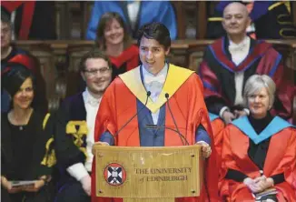  ?? NEIL HANNA AGENCE FRANCE-PRESSE ?? Le premier ministre Justin Trudeau a reçu un doctorat honorifiqu­e de l’Université d’Édimbourg, mercredi, pour ses accompliss­ements en faveur de l’égalité et de la diversité.