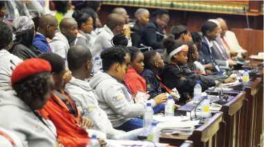  ?? PICTURE: COURTNEY AFRICA/AFRICAN NEWS AGENCY (ANA) ?? LEADERS OF FUTURE: About 350 young people from across the country descended on Parliament to take part in a Youth Summit in honour of Nelson Mandela and Albertina Sisulu.