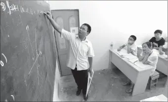  ?? LI BIN / FOR CHINA DAILY ?? Students take summer classes at a tutoring school in Bengbu, East China’s Anhui province, on July 21, 2014.