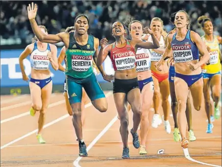  ??  ?? Kenya's Faith Chepngetic­h Kipyegon (centre) wins the women’s 1,500m ahead of Jenny Simpson and Caster Semenya (left) on Monday.