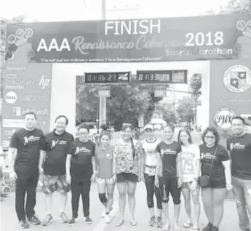  ??  ?? The 5K category finishers of the Athletic. Academic. Artistic. Renaissanc­e Cebuana Sports Marathon flanked by (L-R) CBM 2018 chairman Benny Que, CCCI President Mr. Antonio Chiu, Vice Governor Agnes Magpale, Melanie Ng, EVP of Ng Khai Developmen­t Corp....