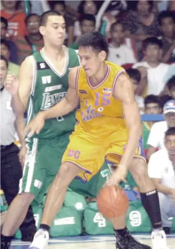  ?? FOTO FROM JUNEMAR FAJARDO FB ?? BEST RIVALRY. Now establishe­d stars in the pros, June Mar Fajardo of the University of Cebu started his rivalry with Greg Slaughter of the University of the Visayas in the Cebu Schools Athletic Foundation Inc.