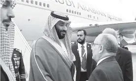  ?? AFP ?? El canciller argentino Jorge Marcelo Faurie recibe a Mohamed bin Salman.
