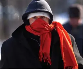  ?? BARRY GRAY, THE HAMILTON SPECTATOR ?? Hamiltonia­ns bundled up against the cold as Arctic air continued to blanket much of the country Friday.